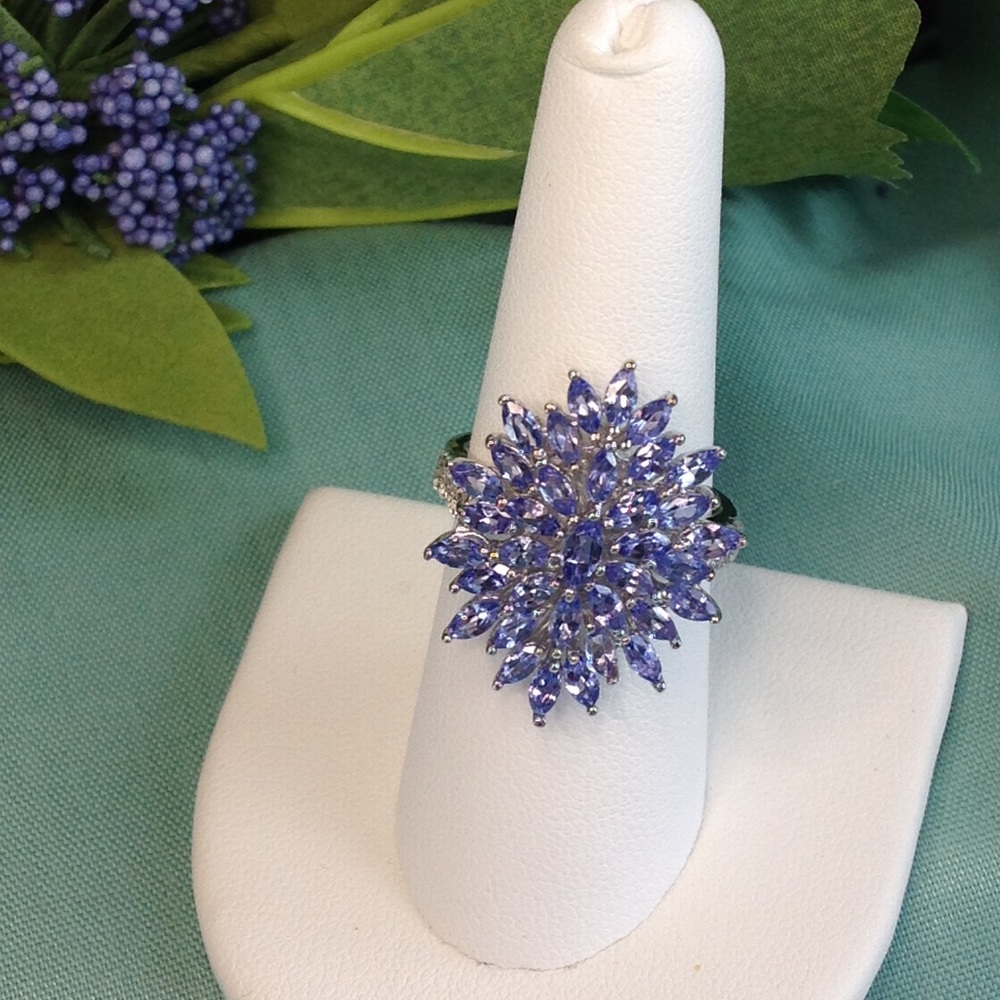 Genuine Tanzanite & Zircon Ring - 3.26 Cts